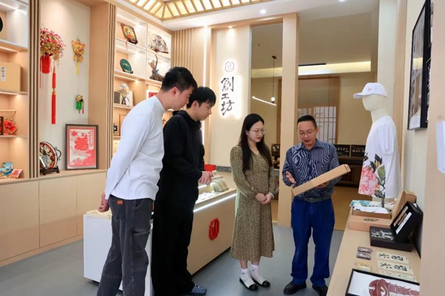 以“手艺新生 民艺再造”为理念打造东关社区福文化·创工坊