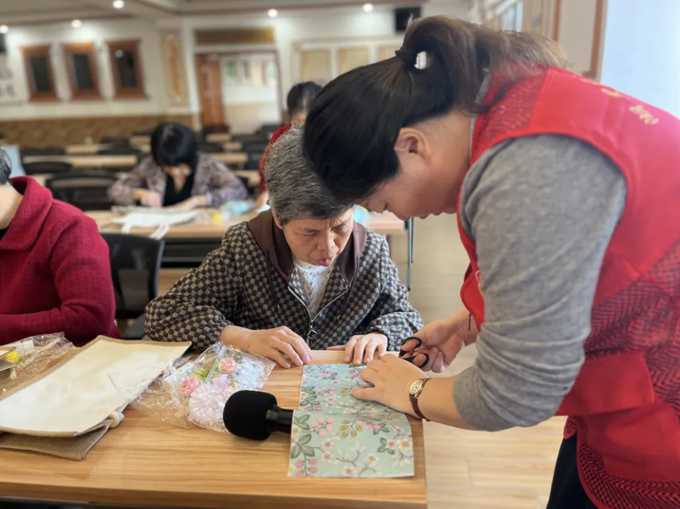 湖里区妇联“普法+手工”宣讲