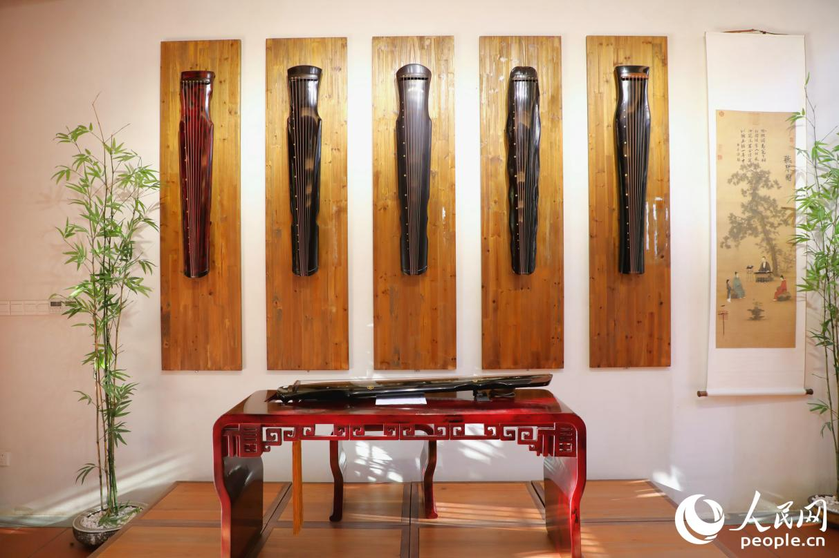 龙人古琴。人民网记者 李唯一摄