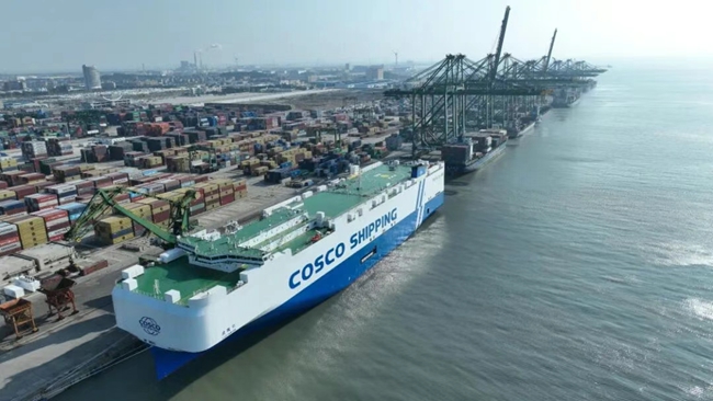 “贞观口”轮停靠在港口