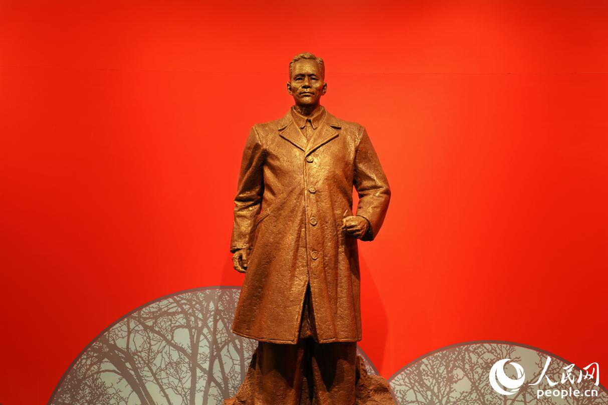 谷文昌紀念館內的谷文昌雕像。人民網記者 李唯一攝