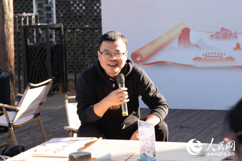 林旭层层递进解析山海环境对福建人文的深远影响。实习生 郑舒尘摄