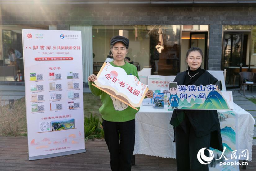 书展布置雅致精巧,吸引读者争相“打卡”。实习生 郑舒尘摄