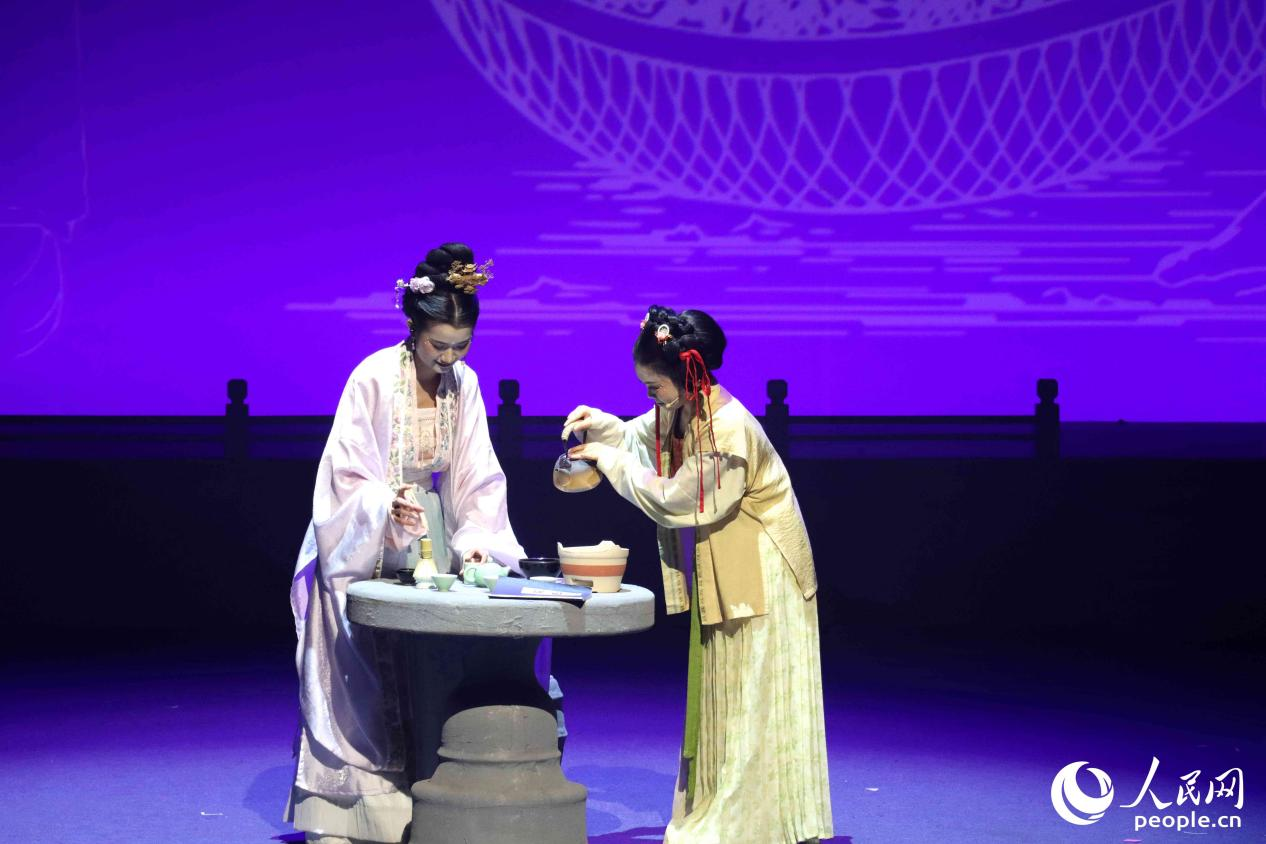 剧中女主角沈莫离自创“茉莉潮雪”花茶。人民网 谢星宇摄