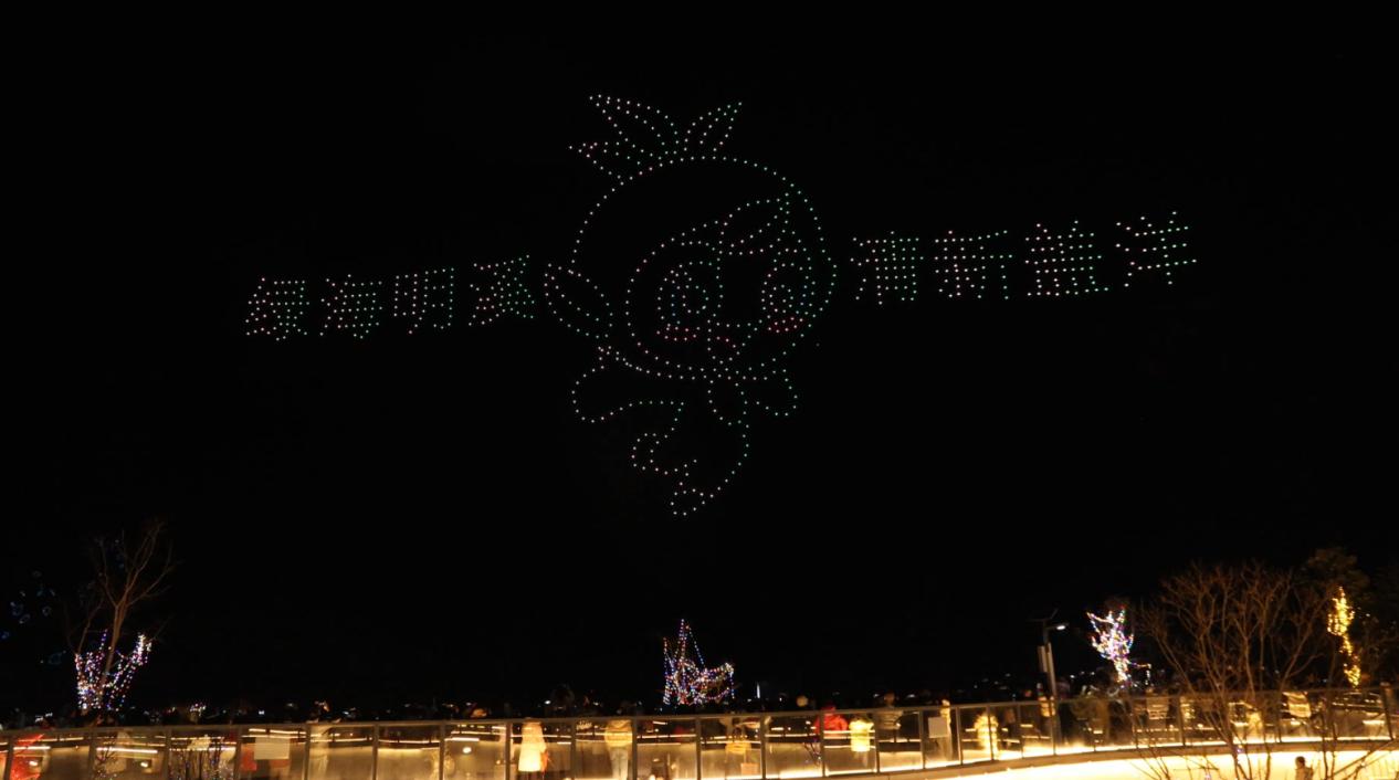 无人机表演点亮夜空