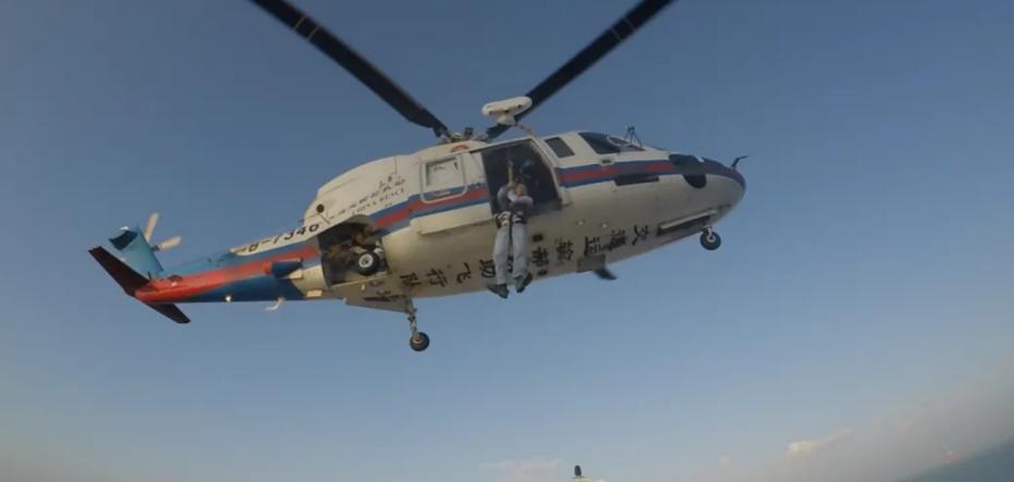 直升机抵达事发海域