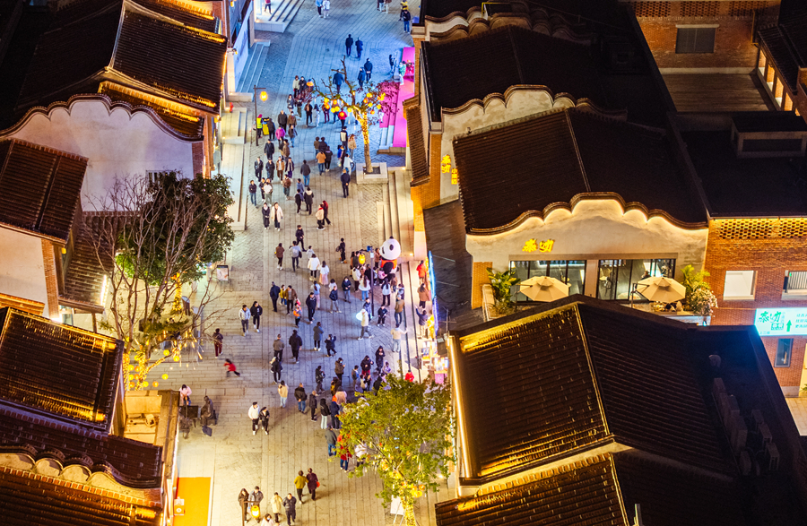 福清利桥古街夜经济蓬勃发展。福清市影像中心供图