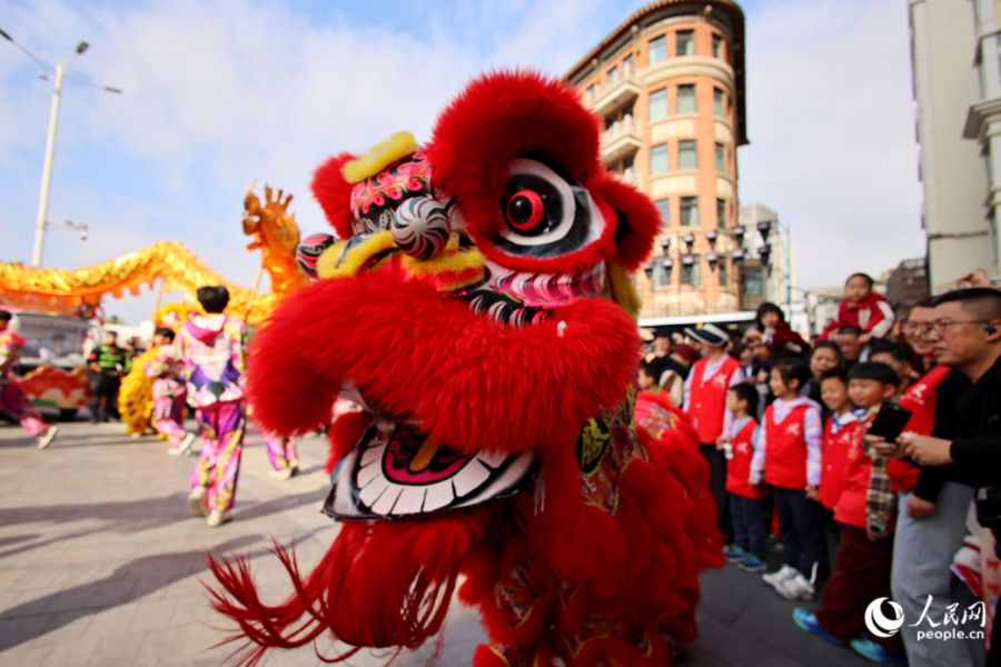 舞狮表演。人民网记者 陈博摄