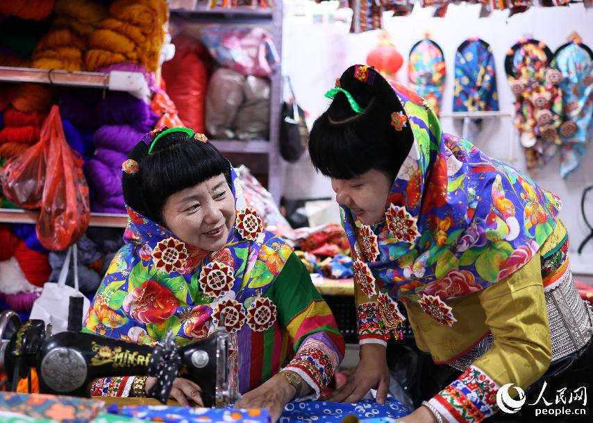 曾茹婷与母亲。人民网记者 李昌乾摄