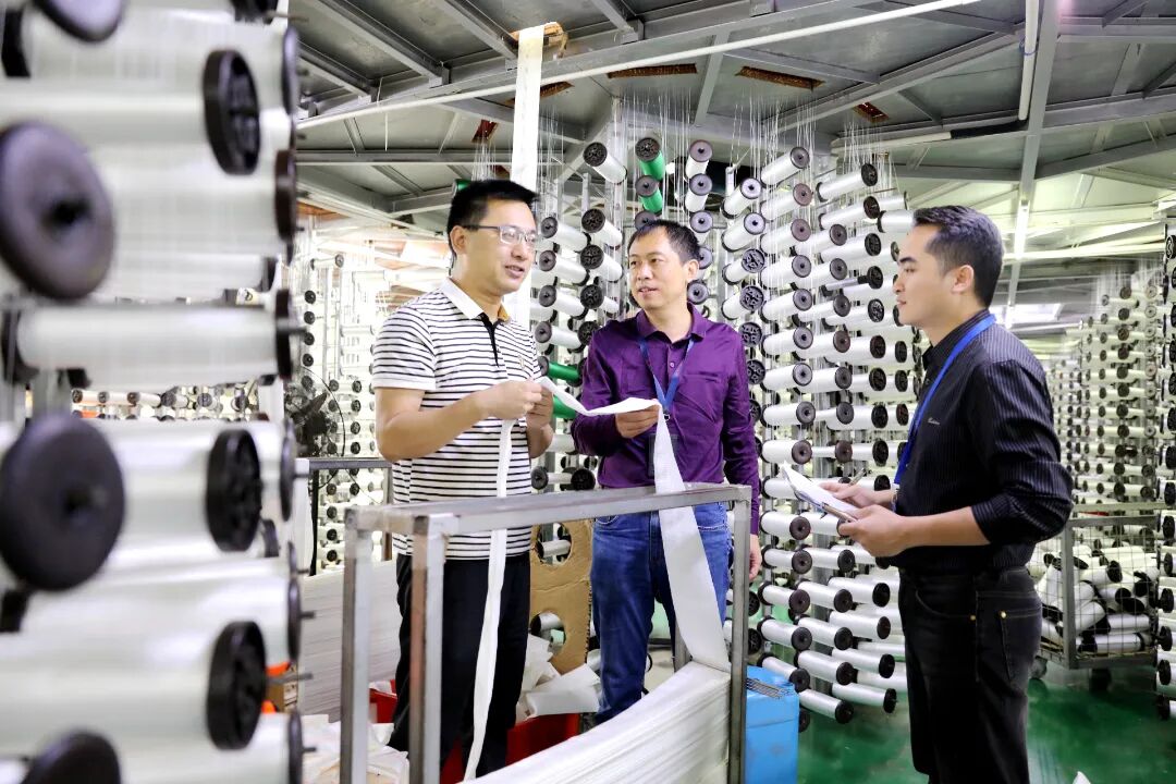 南安市溪美街道纪检监察干部走访企业了解惠企政策措施落实有关情况。黄文彪摄