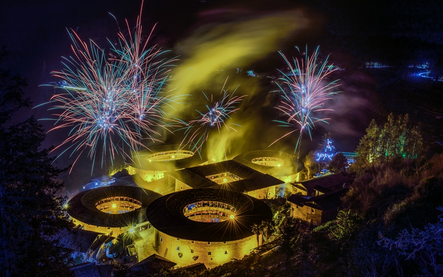 世遗土楼迎远客 中外游人提前解锁闽味新年