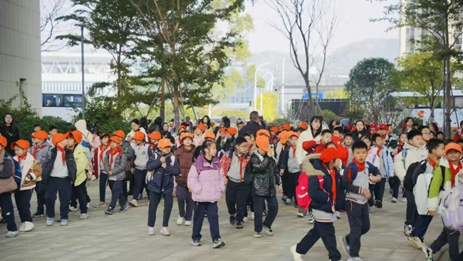 长乐区科创研学实践教育基地迎来规模达千人的区外学子研学活动