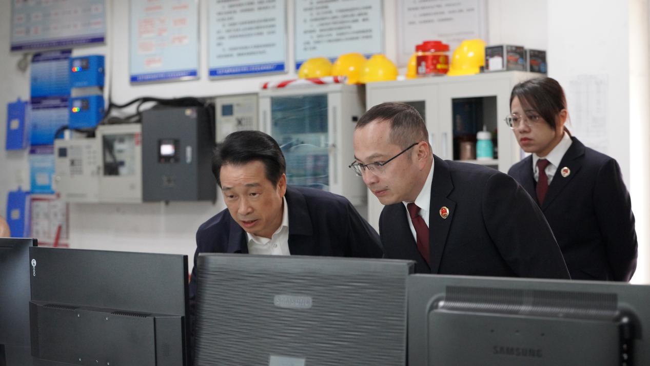 龙岩检察机关走访挂钩联系企业。龙岩市人民检察院供图