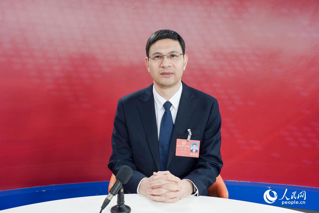 福建省人大代表、古田縣委書記許鋒做客人民網福建演播室。人民網記者 蘭志飛攝