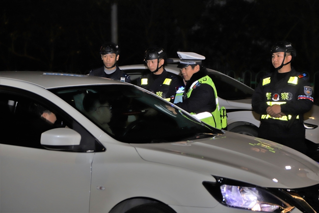 交通安全檢查。漳州開發區供圖