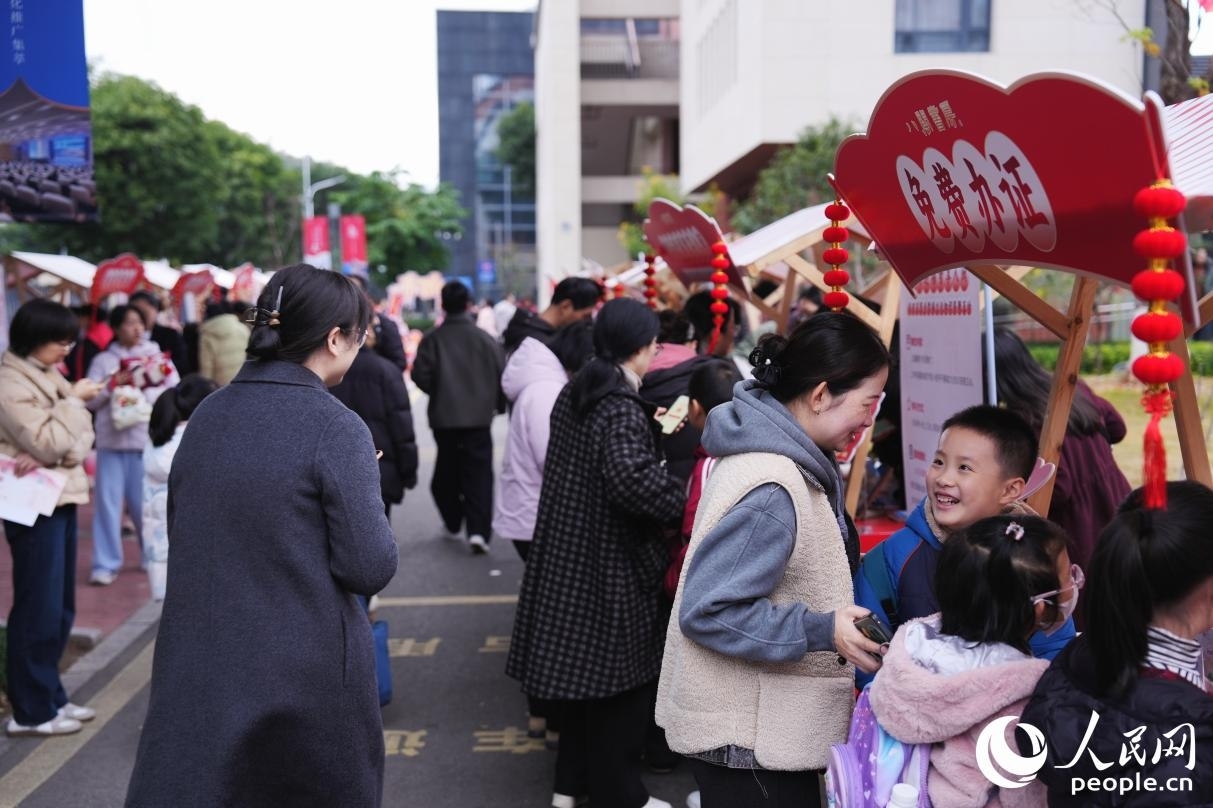 约1.03万人次读者现场参与文化体验。人民网记者 李唯一摄