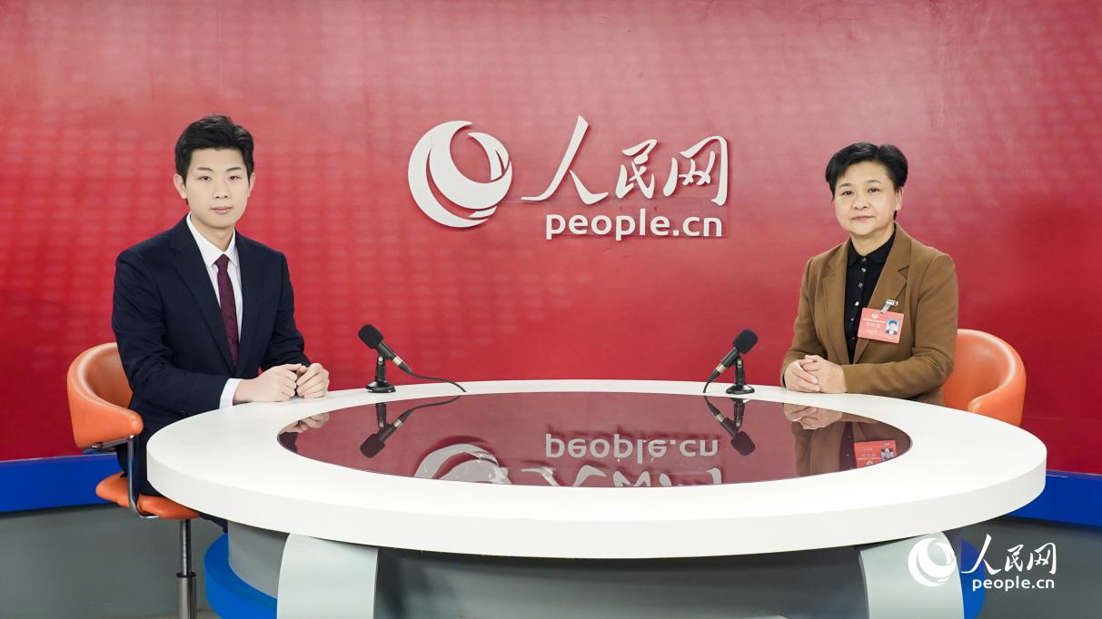 福建省政協副秘書長、民盟省委會專職副主委劉丹艷接受人民網專訪。人民網記者 蘭志飛攝