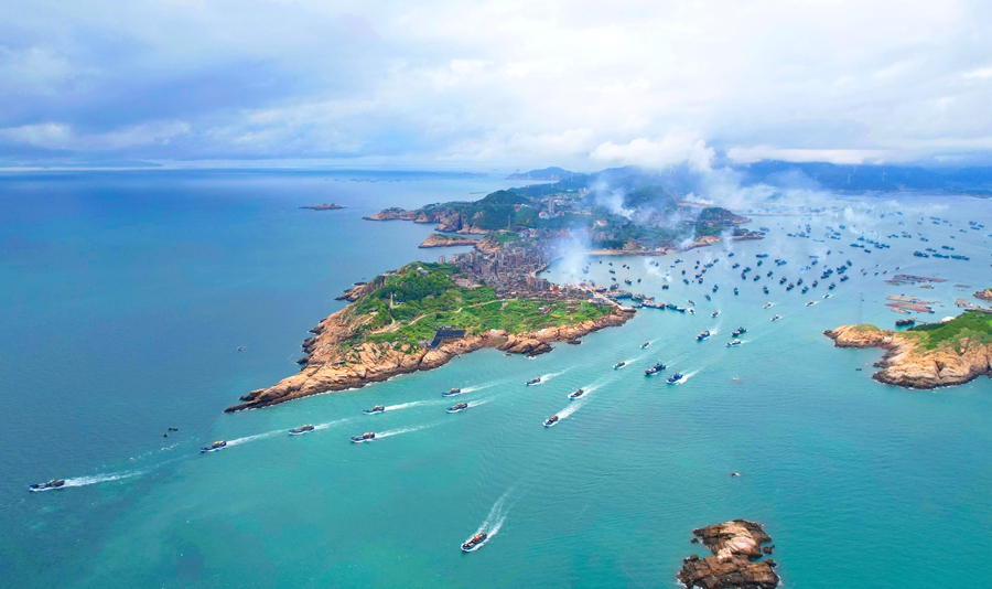 连江黄岐国家中心渔港百舸争流，向海竞发。丁天霖摄