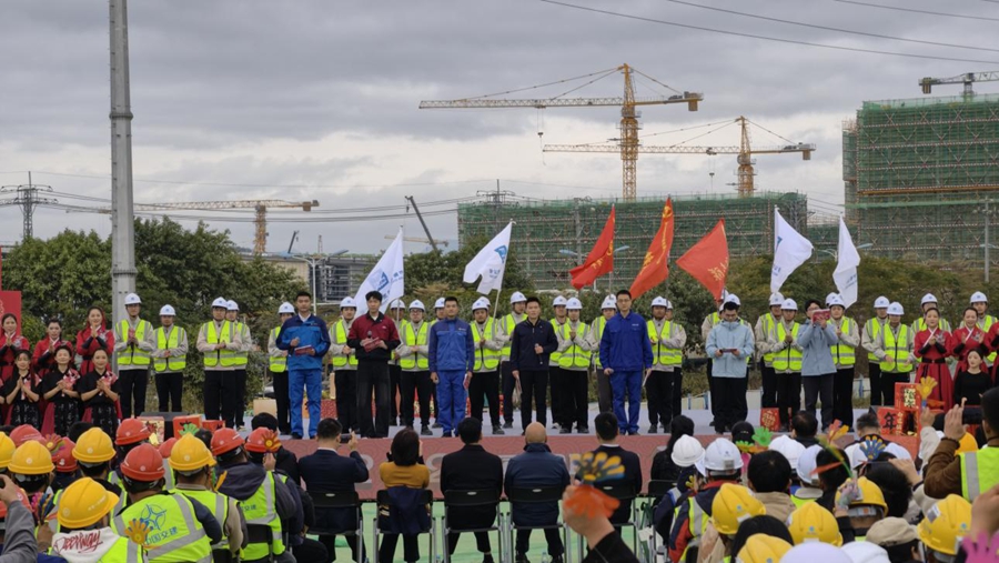 青年员工唱响《中国建筑之歌》