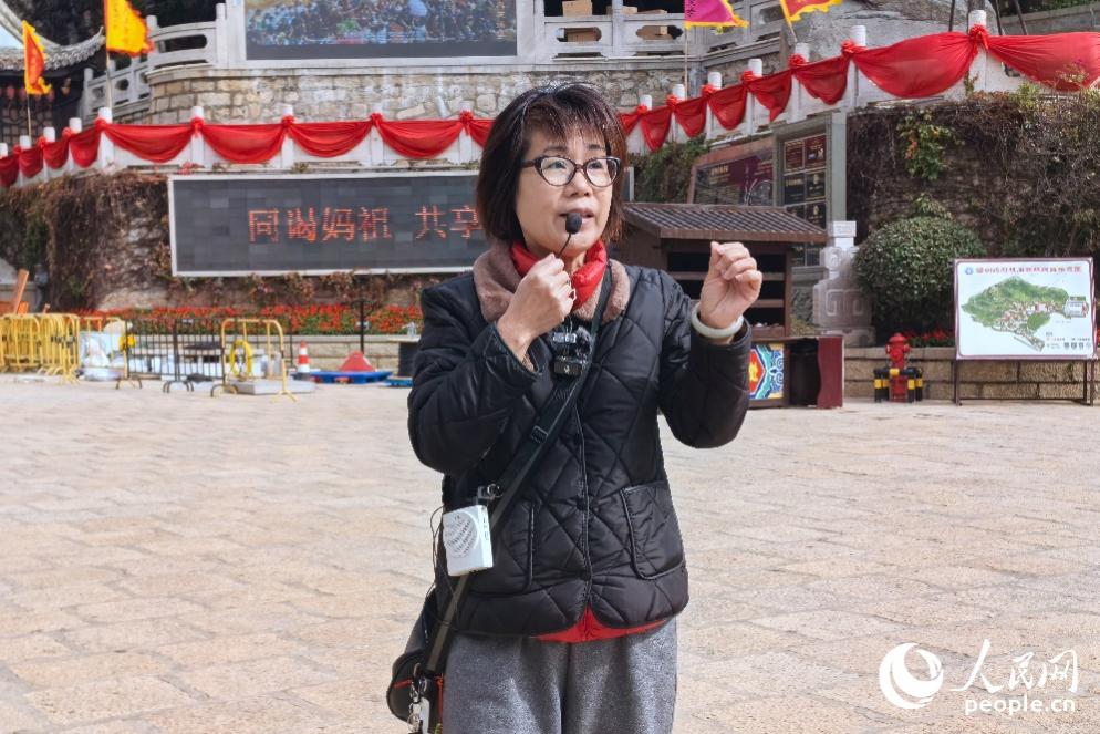 王淑華是湄洲媽祖祖廟唯一的台灣講解員。人民網記者 林曉麗攝