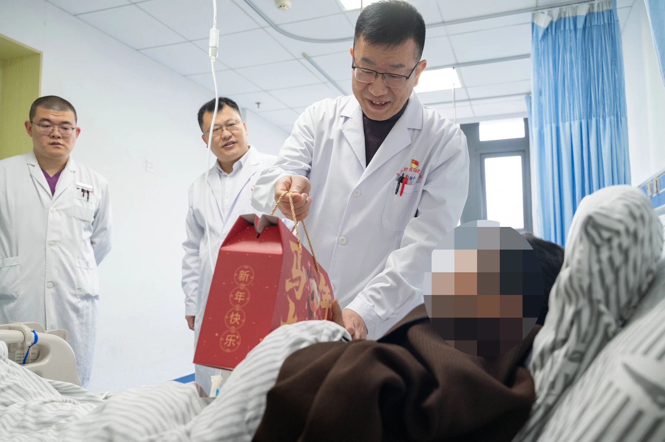 院領導看望慰問住院病人