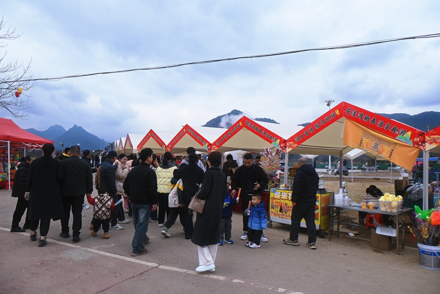 攤位前人氣滿滿