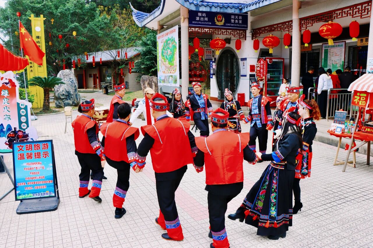 畲族原生态歌曲表演。王圣洁摄