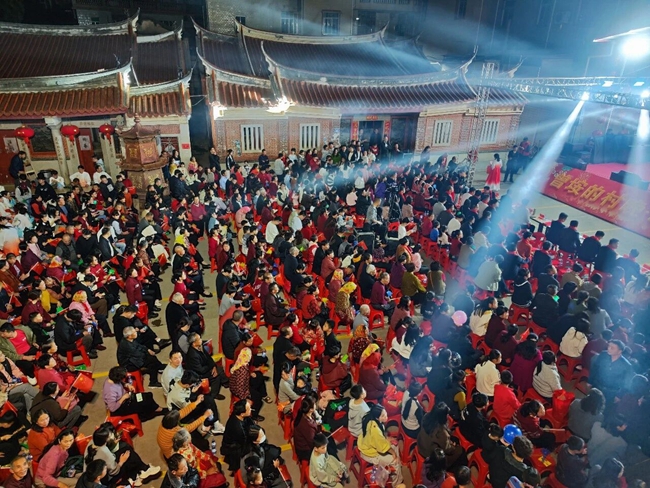 “村晚”送福進基層