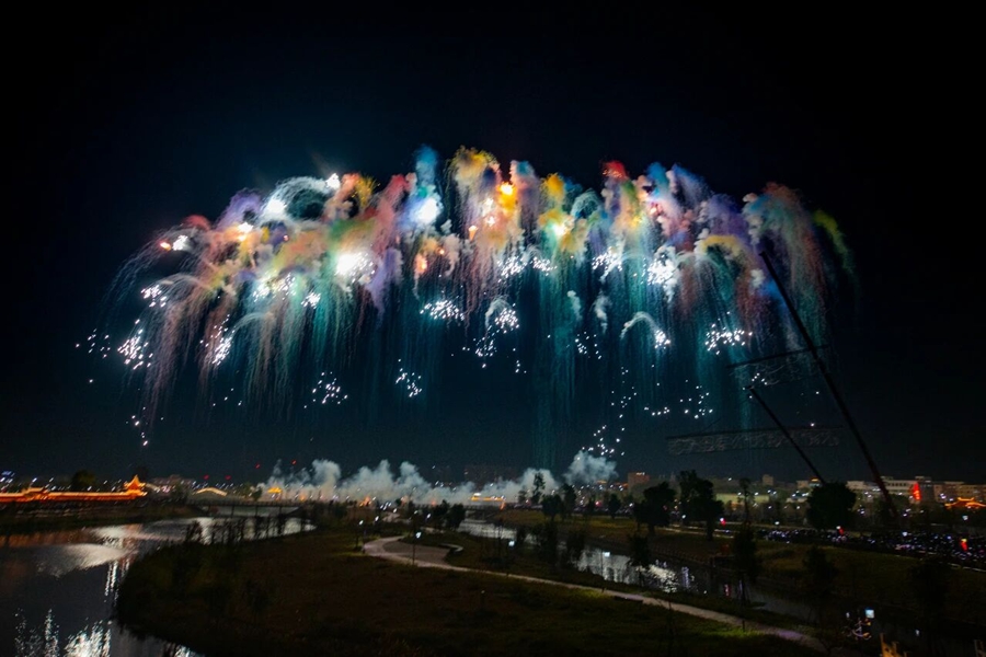 烟花秀现场。徐移波摄