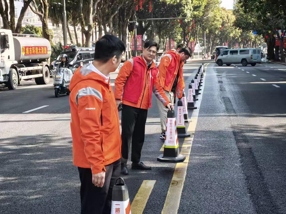 平安产险福建分公司捐赠应急设施，维护热门景点周边道路通畅有序