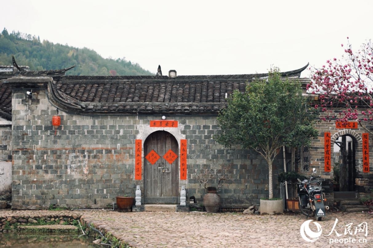 福建客家古村培田村完整保存着7.2万平方米明清建筑群。人民网记者 李唯一摄