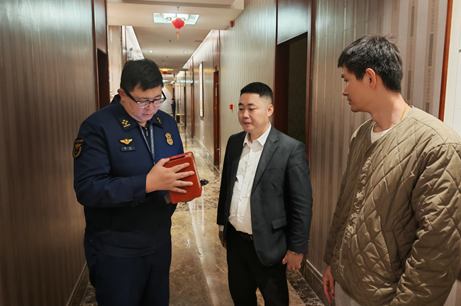 厦门翔安消防救援局监督员深入辖区人员密集场所开展消防产品专项检查