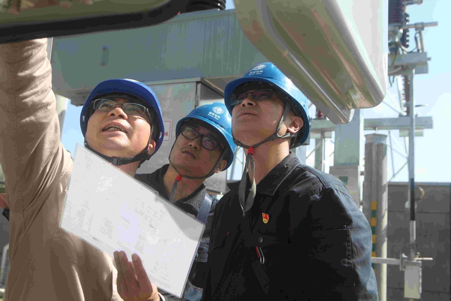 35千伏龙车变电站启动送电，确保了创业园区及永福镇可靠供电。俞婷婷摄