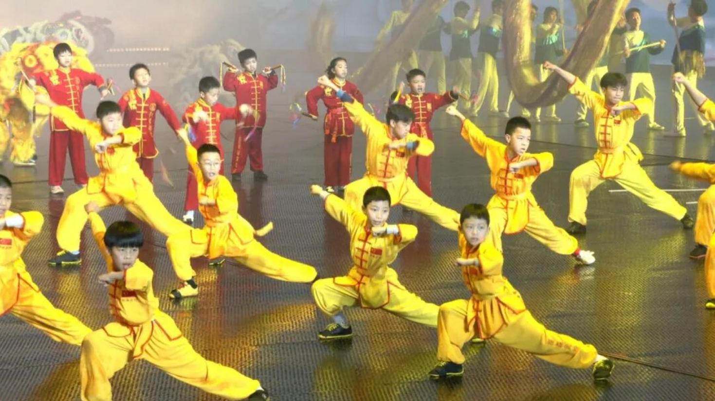 节目表演《狮舞龙腾少年拳》