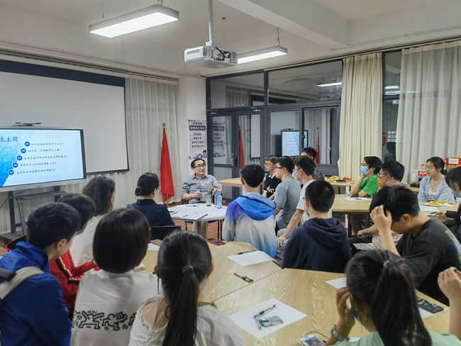 2022年5月13日，中國科學院院士韓家淮在“一站式”學生社區共享空間開講，圍繞學業、科研、生活、職業選擇等話題與同學們進行深入交流