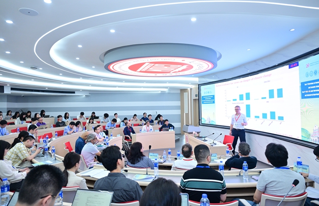 由厦门大学经济学科和法国蒙彼利埃大学环境经济学研究中心联合举办的资源安全与经济科学研讨会上,来自30余所海内外高校和机构的专家学者和青年师生共聚一堂,探讨资源、环境和可持续发展相关议题