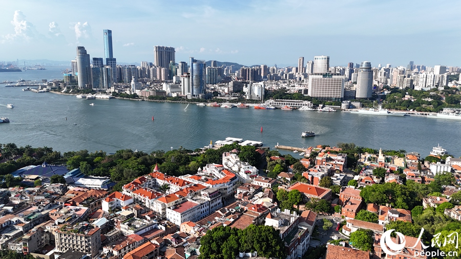 鹭江道两岸风光旖旎,是思明持续开展“湖海联动、水岸同治”的生动写照。人民网记者 陈博摄