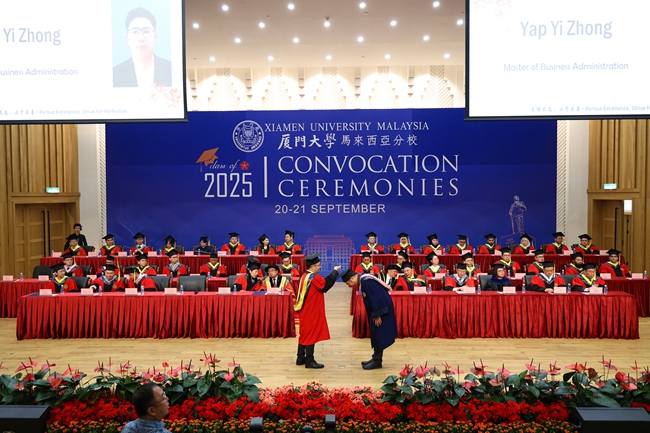 2025年9月,厦门大学马来西亚分校举行第七届毕业典礼,1400余名毕业生奔赴世界各地开启人生新征程。厦门大学供图