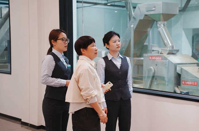農行武夷支行服務團隊走訪武夷山香江雲茶興，對接企業金融服務需求
