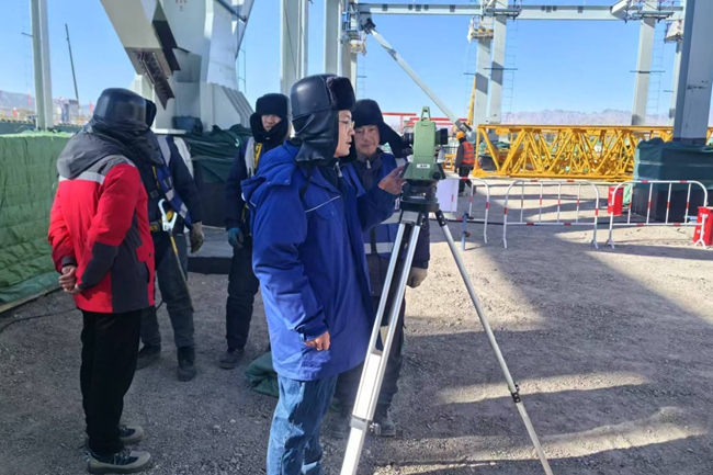 援建甘肅職工正在作業
