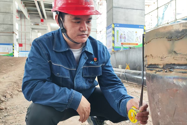 援建甘肅職工正在作業