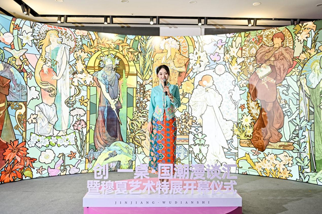 主持人作介紹。主辦方供圖