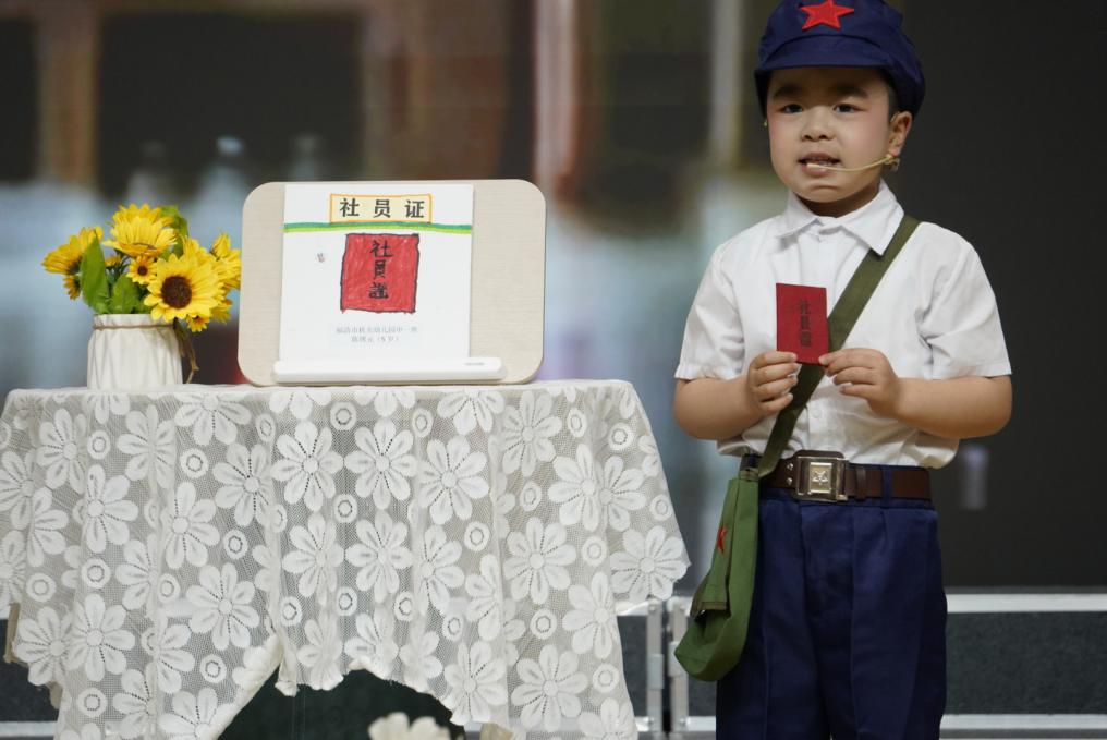 福清市機關幼兒園“我的第一本有聲繪本”閱讀月成果展展演現場。吳穎攝