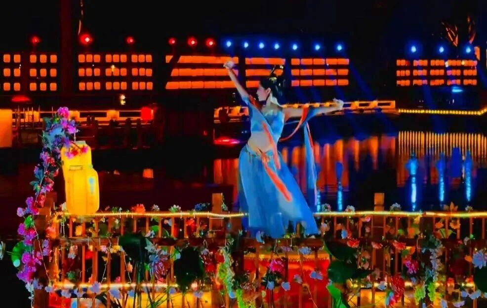 丰富的节目表演