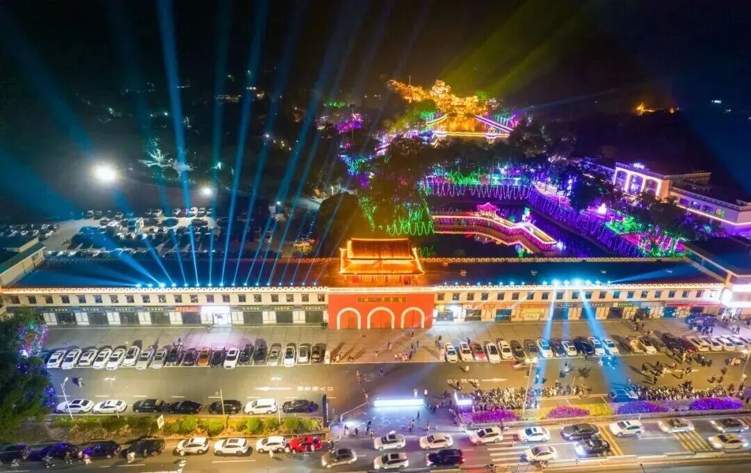 夜幕降临，点燃闽粤第一城的浪漫氛围