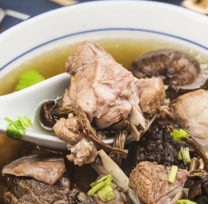 四物番鸭汤