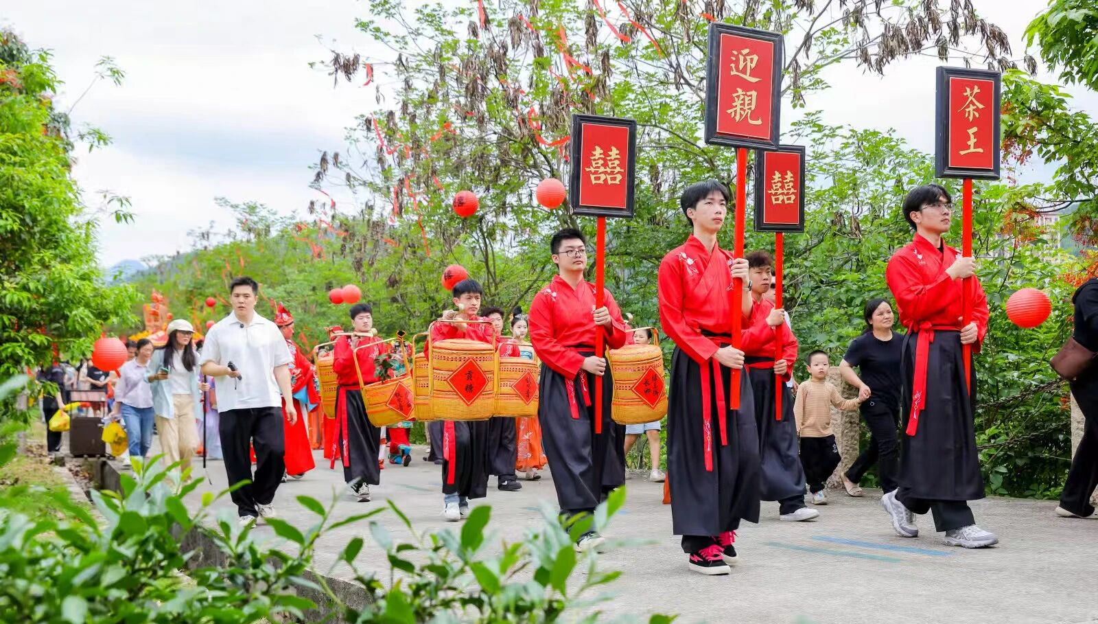 “茶王迎親”非遺街秀