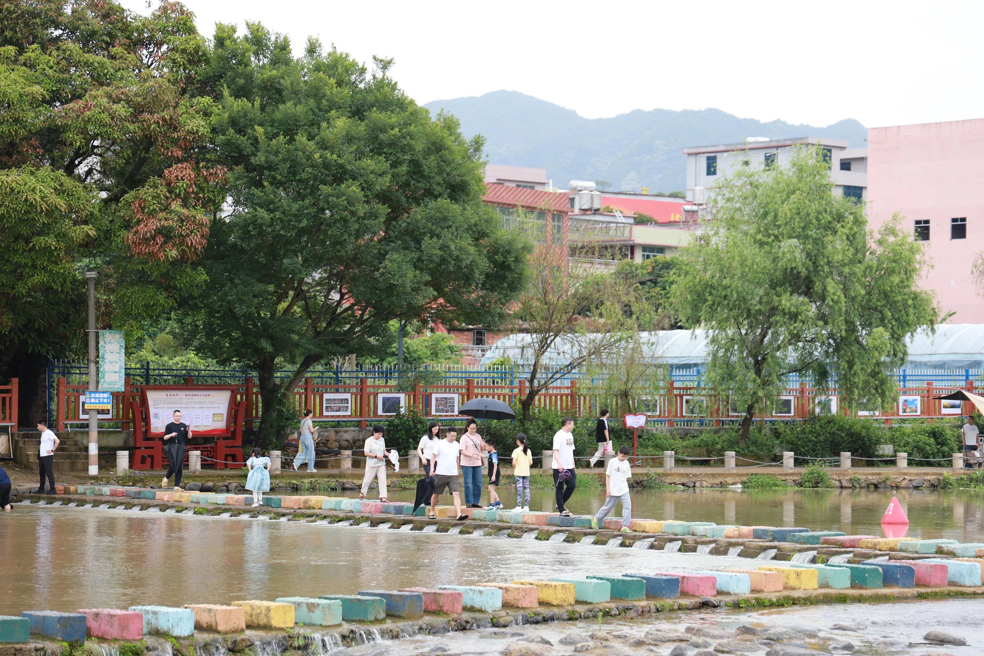 蓝泊湾水利风景区滨水观景步道