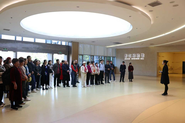 惠安县老年大学组织全体班干部赴晋江经验馆开展现场教学活动