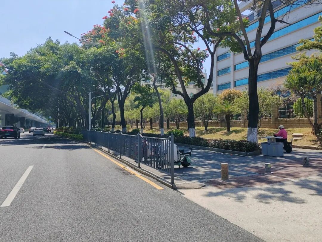 增設“市政務服務中心西門”站前